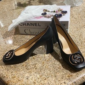 Gucci  mid-heel pump .